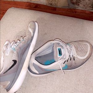 Nike free runs, very comfortable
